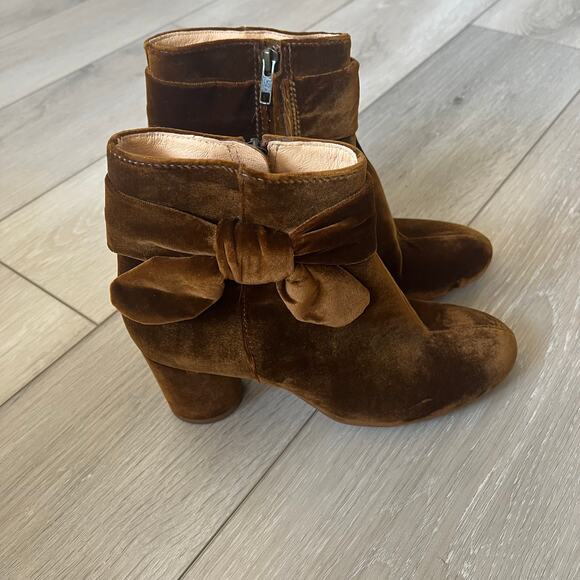 Madewell 'Esme' Women's 7.5 Velvet Bow Ankle Boot Brown Bootie Holiday - Picture 2 of 8